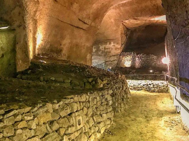 Underground Naples: Basilica di Santa Maria Maggiore alla Pietrasanta percorso sotterraneo (underground route)