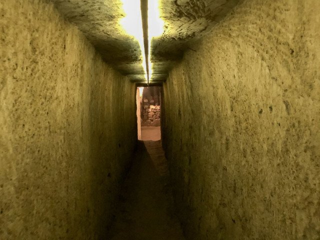 Underground Naples: Decumano Sommerso, cunicolo (submerged Decumanus, tunnel)