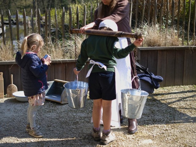 Test the skills of the water carrier © Musee de l'Eau et de la Fontaine