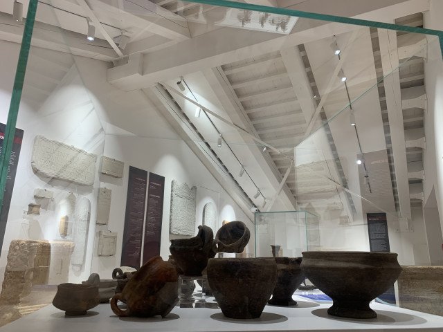 Pottery pots from the lake of San Pietro Montagnon