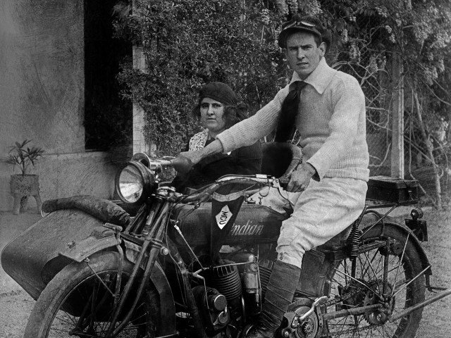 Moto frente a casa