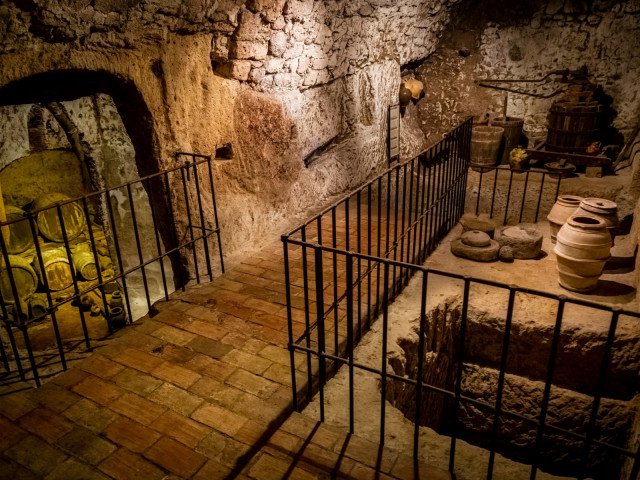 The cave of the “butto” pits for rubbish, Cave “D”, © LiveOrvieto staff (by concession of Orvieto Municipality), 2021