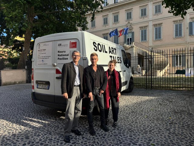 Eriberto Eulisse (Executive Director WAMU+NET), Stefano Cagol (Curator of the exhibition), Irene Leonardelli (Project manager) in front of Villa Altieri