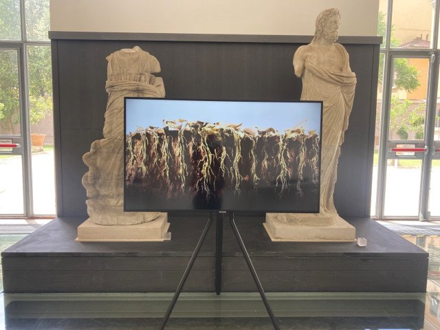The artwork 'Dirty Secret' by Jo Pearl exhibited at Villa Altieri